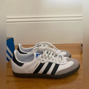 NEW IN BOX adidas sambas size 9 women’s (7 men’s/ 40 EU)